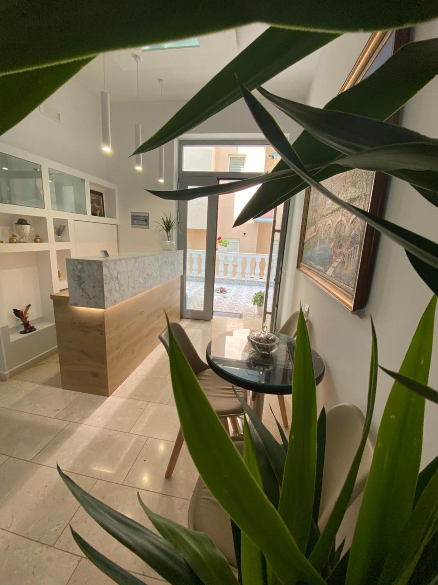 Hotel Abedini Sarandë 외부 사진
