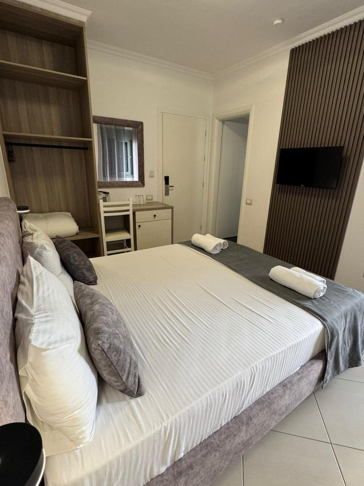 Hotel Abedini Sarandë 외부 사진