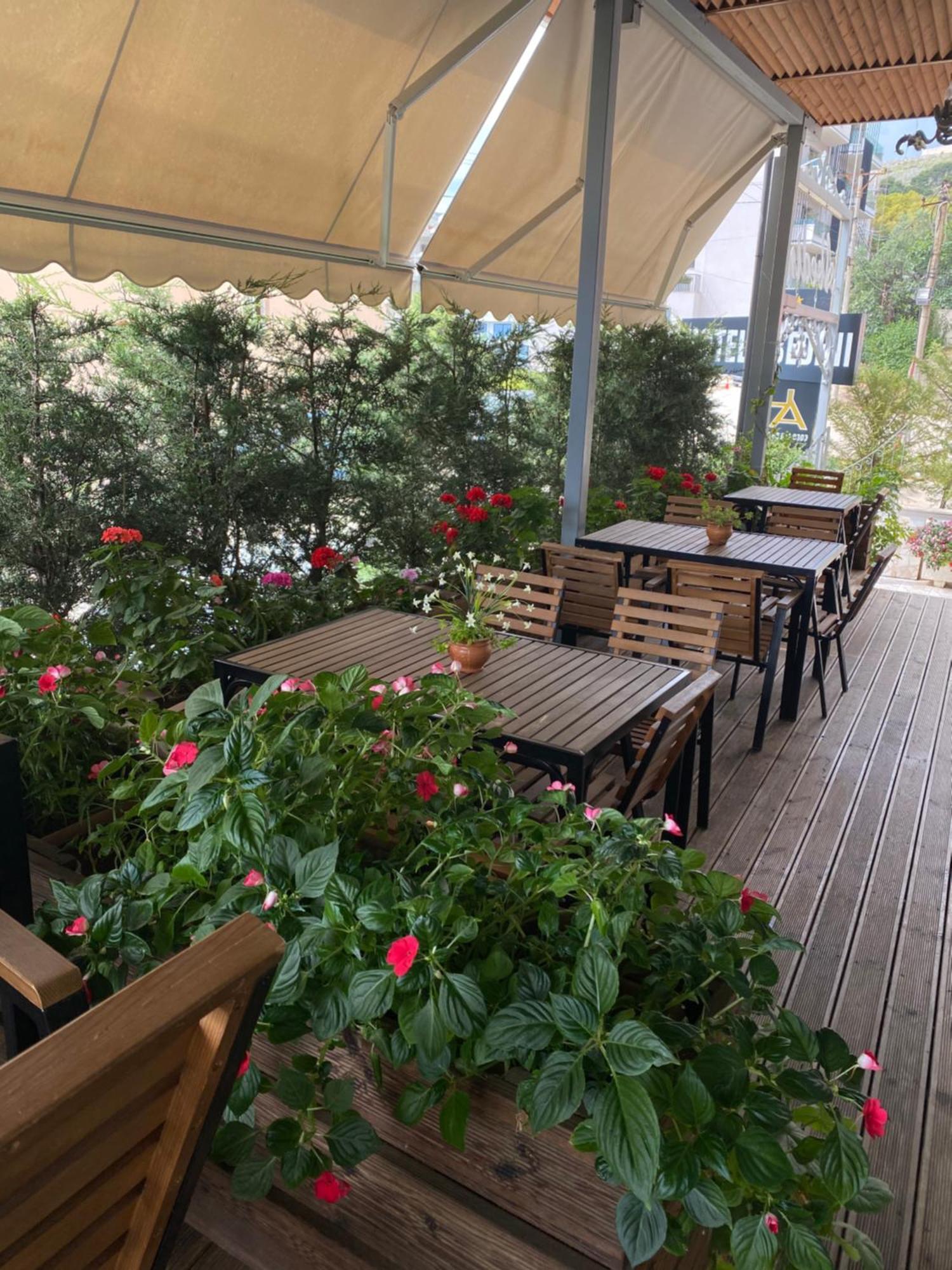 Hotel Abedini Sarandë 외부 사진