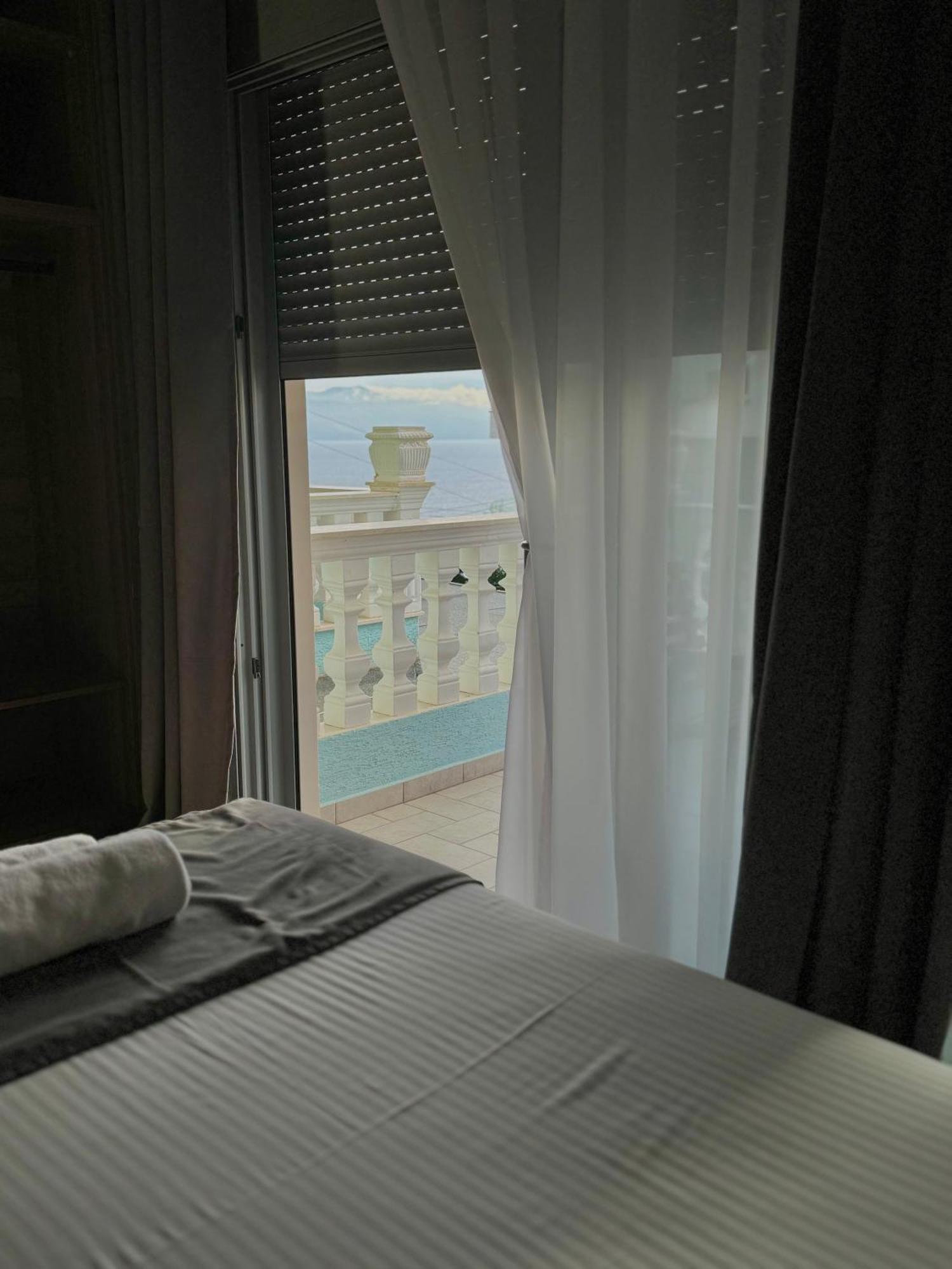 Hotel Abedini Sarandë 외부 사진