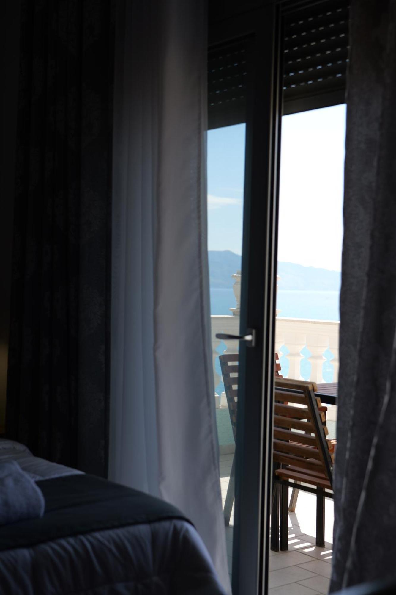 Hotel Abedini Sarandë 외부 사진